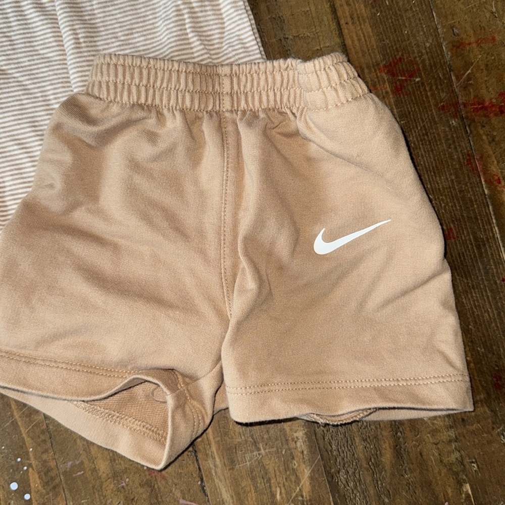 Nike beige stripe outfit - Picture 3 of 4